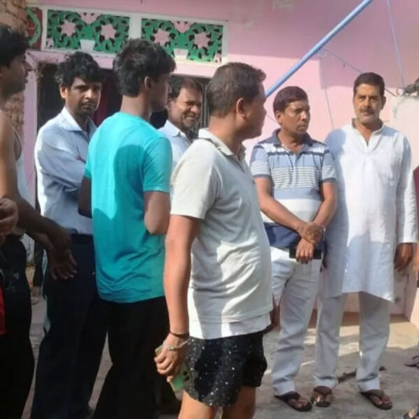 गोरखपुर: पत्नी की गला रेतकर हत्या करने के…