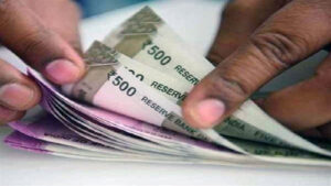 नोएडा: देर से आने वालों पर कार्रवाई: नोएडा&hellip;