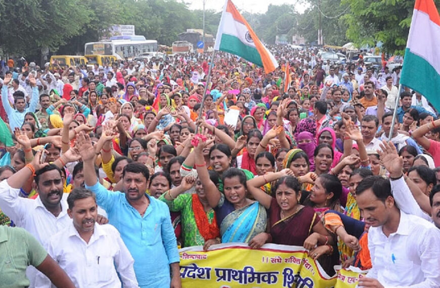 यूपी में शिक्षामित्रों का आंदोलन, ईको गार्डेन में आज से बड़ा प्रदर्शन