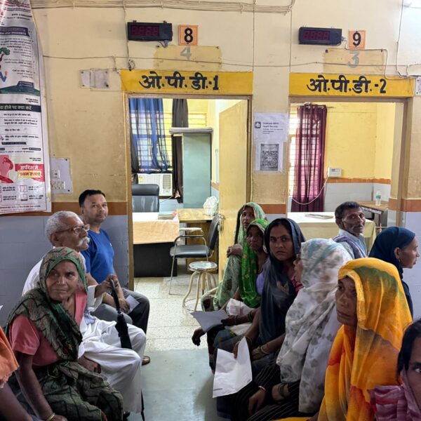 अलीगढ़: जिलाधिकारी सख्त: सीएचसी निरीक्षण में लापरवाही पर…