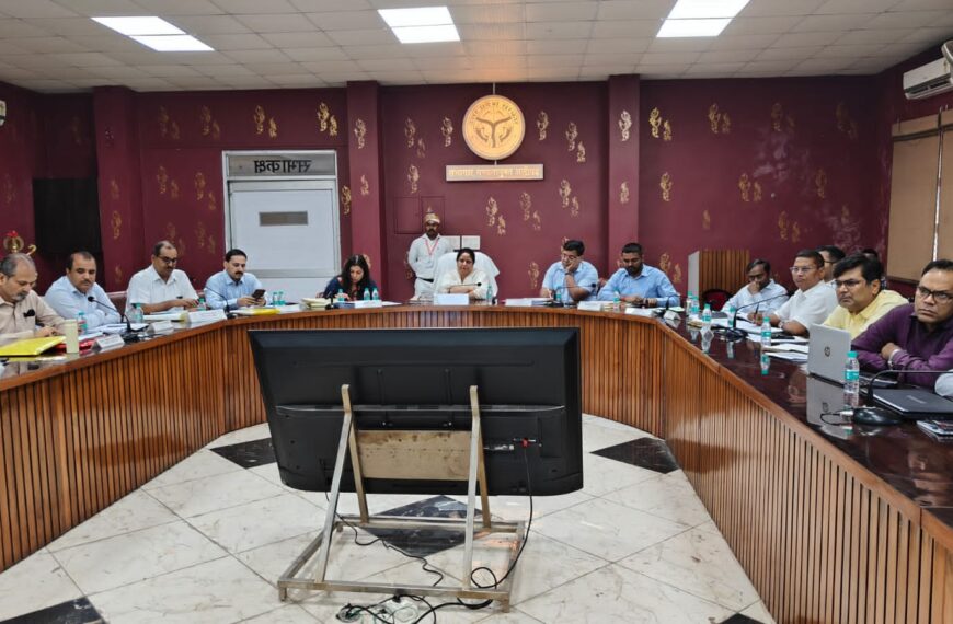 अलीगढ़ : विकास कार्यों की…
