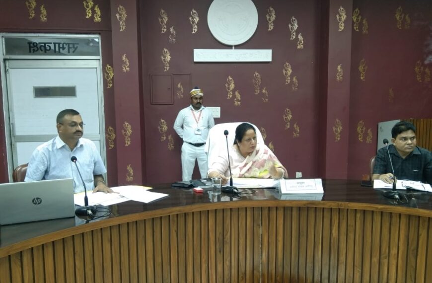 अलीगढ़: उद्योग बंधु बैठक में गूंजा बिजली कटौती का मुद्दा,कमिश्नर ने दिए तुरंत ठीक करने के निर्देश