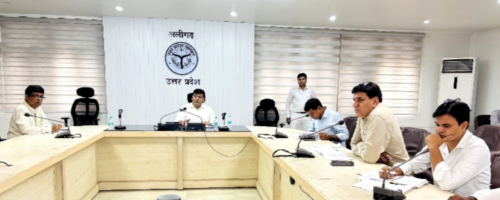 अलीगढ़: PM आवास व नगरीय विकास योजनाओं की समीक्षा बैठक सम्पन्न