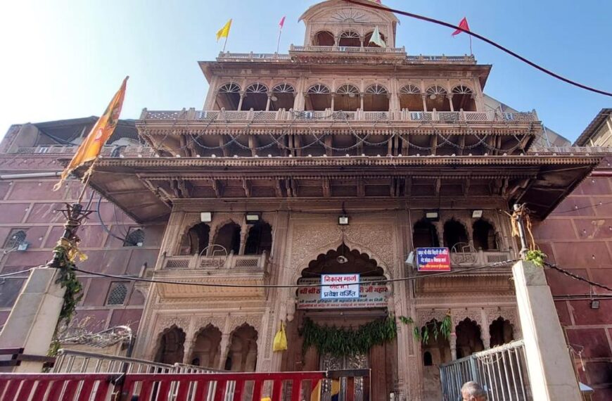 वृंदावन: बीजेपी नेताओं और अधिकारियों को नहीं मिलेगा प्रसाद,जानिए क्यों ?