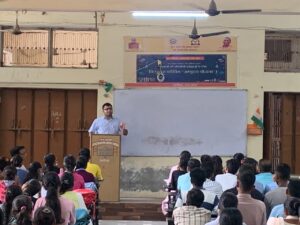 सीडीओ बने शिक्षक: प्रतियोगी छात्रों को दिए उपयोगी टिप्स