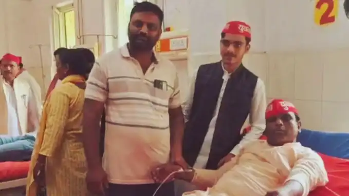 फर्जी रक्तदान :समाजवादी युवजन सभा के जिलाध्यक्ष अक्षय यादव पद से हटाए गए