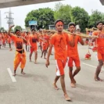 अलीगढ़: कांवड़ चोरी होने पर रोया कांवड़िया, पुलिस ने हरिद्वार से मंगाई नई कांवड़