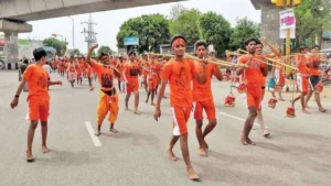अलीगढ़: कांवड़ चोरी होने पर रोया कांवड़िया, पुलिस…