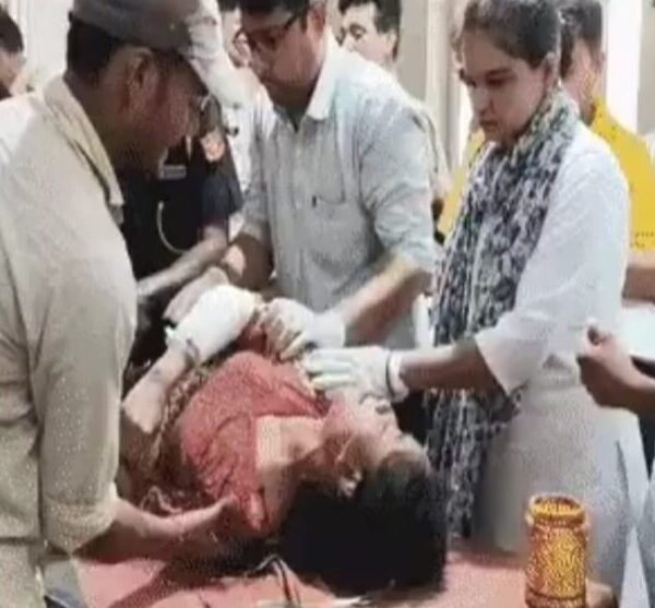मैनपुरी: मंदिर में पूजा कर रही छात्रा पर&hellip;