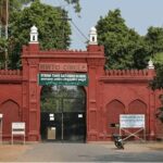AMU ओल्ड बॉयज ने दी 705 छात्रों को छात्रवृत्ति, स्कूलों को स्मार्ट क्लास और फर्नीचर की सौगात