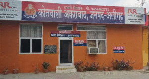 अलीगढ़ में चलती कार में लगी आग, बड़ा…