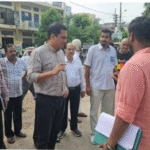 अलीगढ़: 100 फुटा रोड वर्ल्ड क्लास सुविधाओं से युक्त होगी नई सड़क, नगर आयुक्त ने किया निरीक्षण