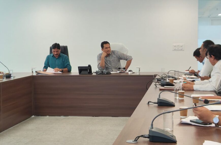 अलीगढ़ नगर निगम: कम कर वसूली पर नगर आयुक्त का पारा चढ़ा