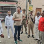 अलीगढ़: वार्डों की गंदगी देख बिफरे नगर आयुक्त,सुखमा पर ₹5 लाख,अर्बन कंपनी पर ₹2 लाख जुर्माना ठोका