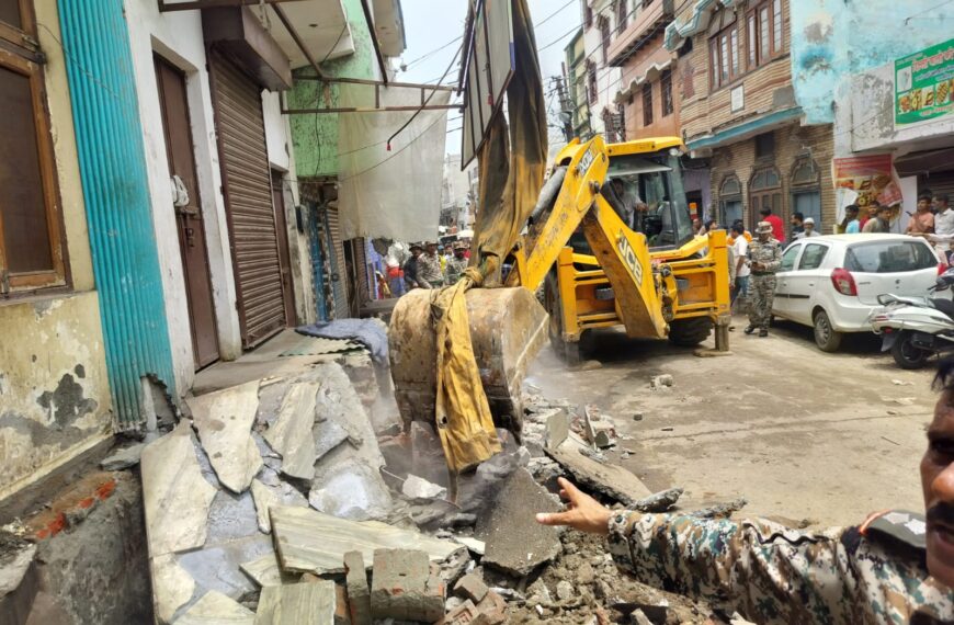 अलीगढ़: जंगलगड़ी में गरजा महाबली, अतिक्रमण पर नगर निगम की बड़ी कार्रवाई