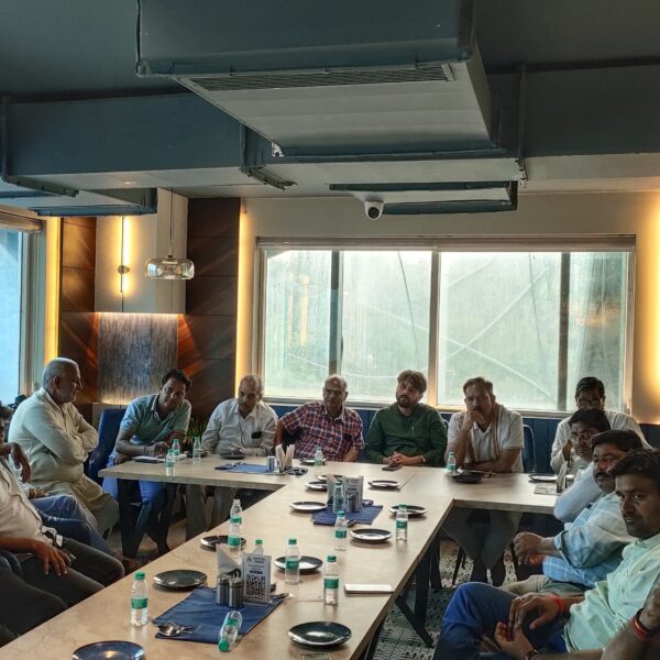 अलीगढ़: ठेकेदारों ने नई नियमावली के विरोध में&hellip;