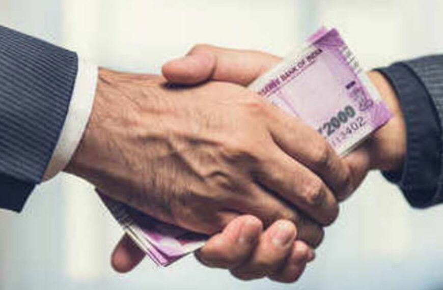 सहारनपुर: रिश्वत लेते रंगे हाथ…