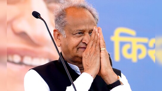 अशोक गहलोत का तंज: “अगर यमुना का पानी नीम का थाना ले आए CM, तो मैं खुद माला पहनाऊंगा”