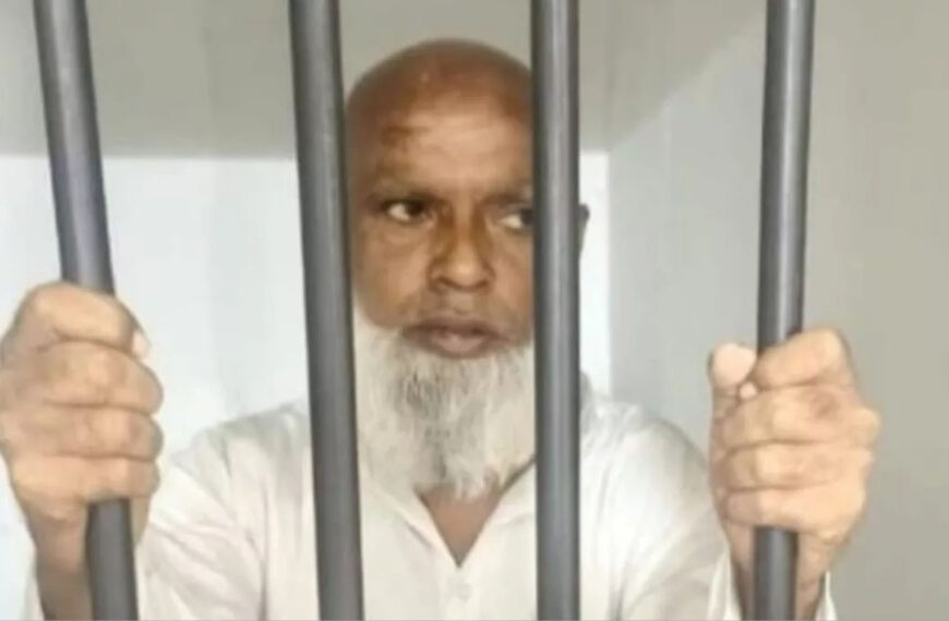 मुजफ्फरनगर: युवती से छेड़छाड़ का आरोप, बुजुर्ग को भीड़ ने पकड़कर पुलिस को सौंपा
