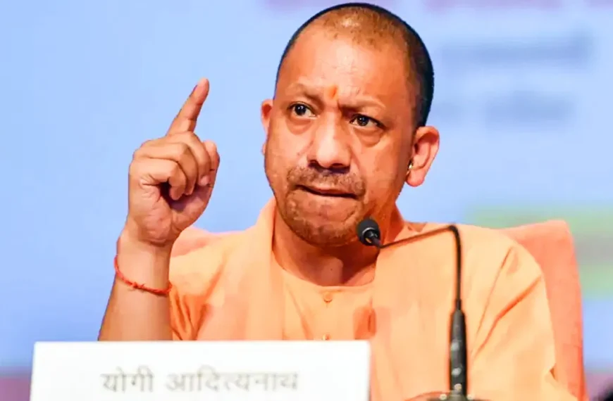 मुख्यमंत्री योगी आदित्यनाथ ने गोरखनाथ मंदिर में जनता दर्शन में सुनीं समस्याएं, शीघ्र समाधान के दिए निर्देश