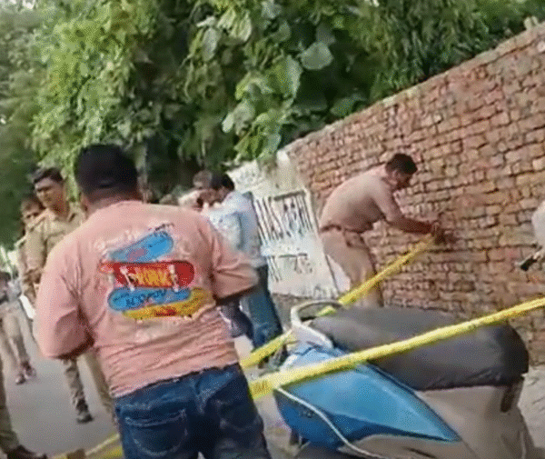 अलीगढ़: एडीएम कंपाउंड के पीछे लाडले ख़ान को…
