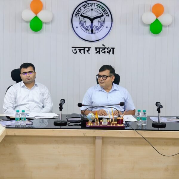 अलीगढ़ :बंद मिला विद्यालय तो प्रधानाचार्य होंगे निलंबित-जिलाधिकारी
