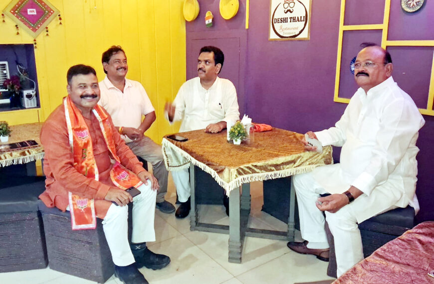समाज कल्याण मंत्री असीम अरुण ने देशी थाली का लिया ज़ायका, दोस्तों संग बांटी यादें