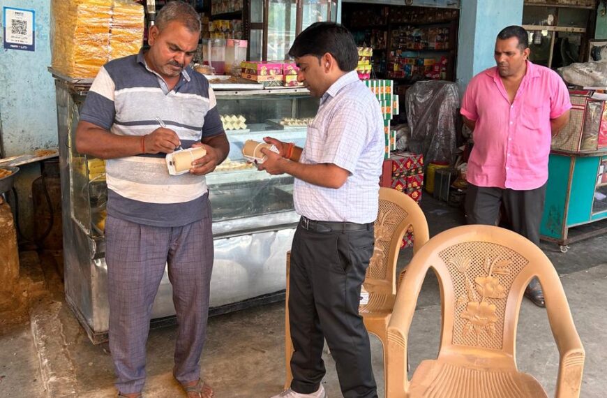 अलीगढ़ में छापामार अभियान, नकली मिठाइयों और मिलावटी खाद्य पदार्थों पर कसा शिकंजा
