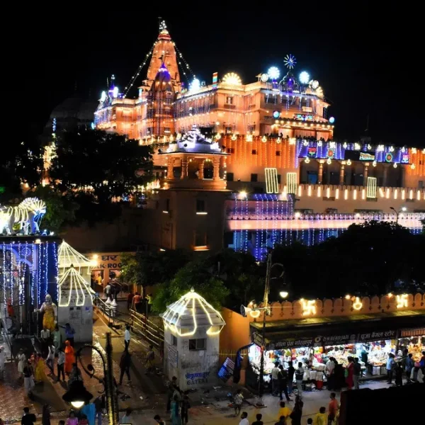 जन्माष्टमी पर देशभर में उमड़ी आस्था, मुंबई में…