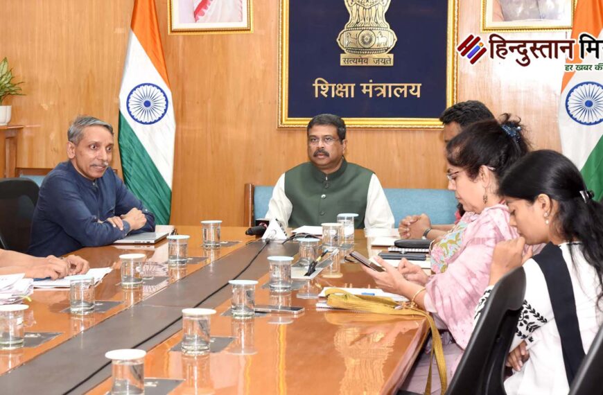 देश में शिक्षकों की संख्या एक करोड़ पार, शिक्षा मंत्रालय की रिपोर्ट में बड़ा खुलासा