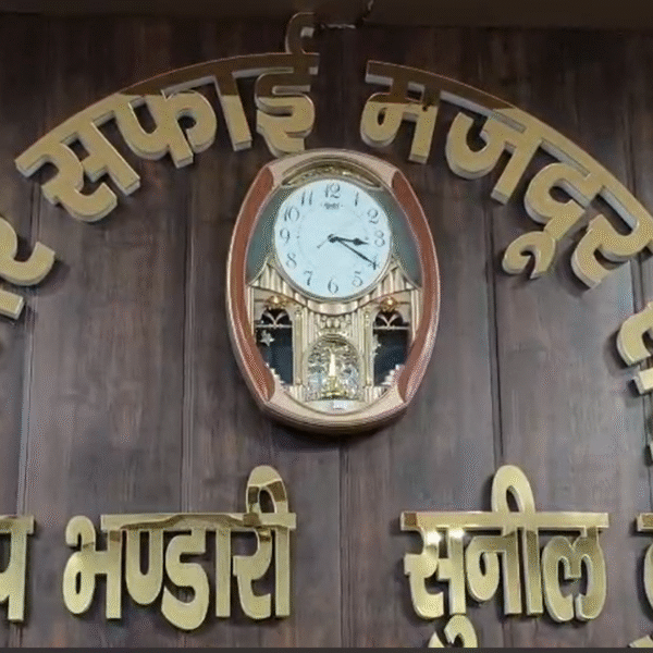 अलीगढ़: सफाई कर्मियों का फूटा गुस्सा, सुखमा कम्पनी&hellip;