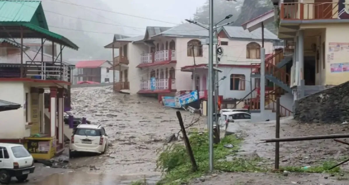 उत्तरकाशी में बादल फटने से भारी तबाही: खीरगंगा में बाढ़, धराली और हर्षिल में मचा हाहाकार