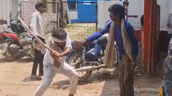 मध्यप्रदेश: सतना में चोरी के शक में युवक की पिटाई, जेब से मिली सिर्फ रोटी और नमक