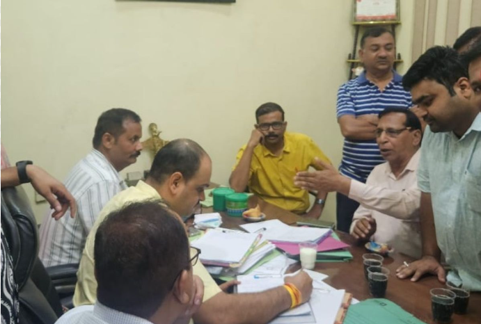 अलीगढ़ में भाजपा नेता की लोहे की फैक्ट्री पर जीएसटी छापा, 10 करोड़ की संदिग्ध खरीद उजागर