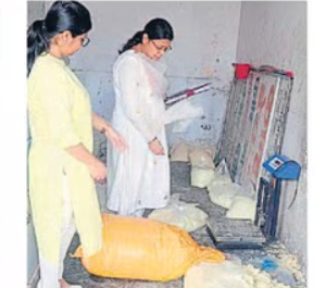 अलीगढ़ : रक्षाबंधन से पहले एफडीए की बड़ी कार्रवाई, डेढ़ कुंतल मिठाई-खोवा नष्ट, दो कुंतल खोवा जब्त