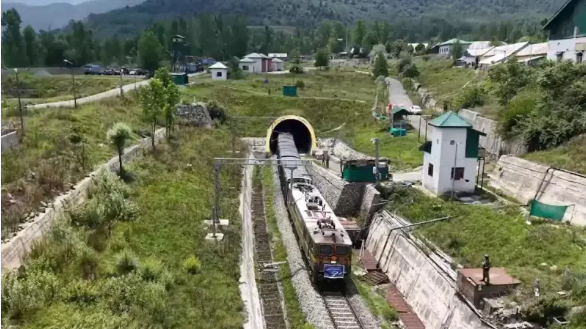 कश्मीर घाटी तक पहली मालगाड़ी की पहुंच, रेलवे नेटवर्क में ऐतिहासिक उपलब्धि