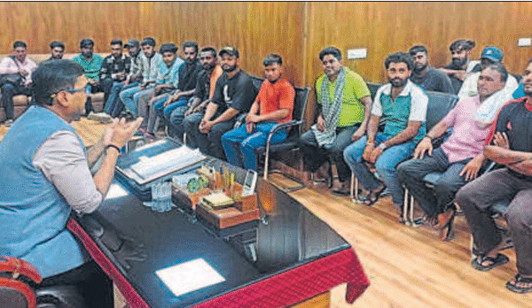 अलीगढ़: वेतन कटौती के विरोध में सफाईकर्मियों की&hellip;