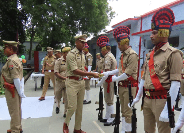 अलीगढ़: स्वतंत्रता दिवस पर एसएसपी ने 21 पुलिसकर्मियों…