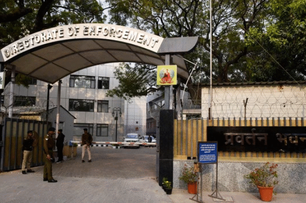 पश्चिम बंगाल: TMC विधायक जीवन कृष्ण साहा दीवार…