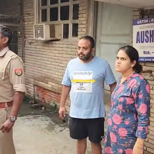 अलीगढ़ के हार्डवेयर कारोबारी के बंद घर में…