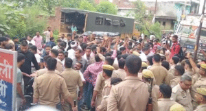 अलीगढ़: अतरौली थाने में फौजी-पुलिस विवाद का मामला…
