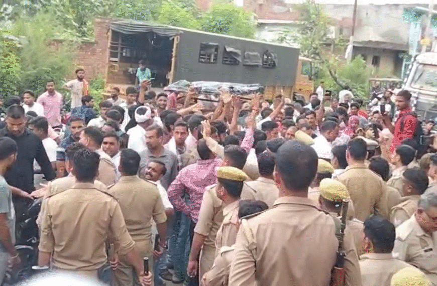 अलीगढ़: अतरौली थाने में फौजी-पुलिस विवाद का मामला शांत, पुलिसकर्मी के खिलाफ भी एफआईआर दर्ज
