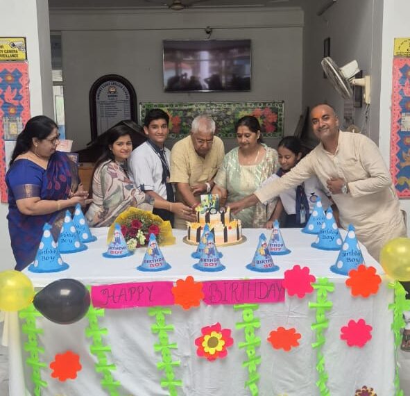 अलीगढ़: रेडियंट स्टार्स इंग्लिश स्कूल के निदेशक विनोद सिंघल का जन्मदिवस उल्लास के साथ मनाया गया