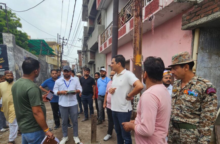 अलीगढ़: नगर आयुक्त ने सफाई मित्रों को बनाया साथी, सफाई अभियान में मांगा सहयोग