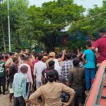 अलीगढ़: सासनी गेट पर कूड़ा निस्तारण केंद्र के खिलाफ प्रदर्शन, सड़क जाम ,जमकर नारेबाजी