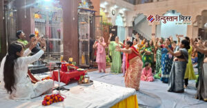 अलीगढ़: साध्वी वृंदा किशोरी के भजनों पर भाव-विभोर…