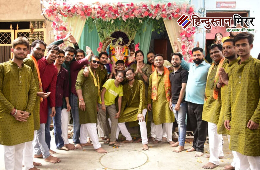 अलीगढ़ में गणेश चतुर्थी की धूम, सराय मानसिंह से निकली शोभायात्रा