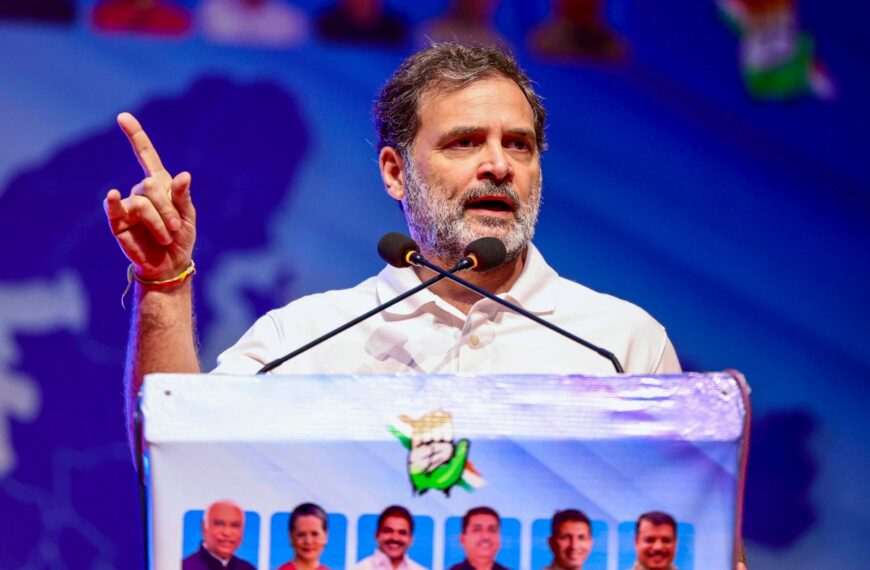 राहुल गांधी पर चुनाव आयोग का हमला: ‘हमें न धमकाएं’, गलत जानकारी फैलाने का आरोप