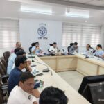 विद्यालयों में फर्नीचर आपूर्ति में हो रही देरी पर डीएम ने नाराजगी जताई