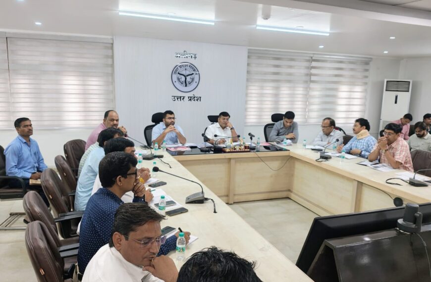 विद्यालयों में फर्नीचर आपूर्ति में&hellip;